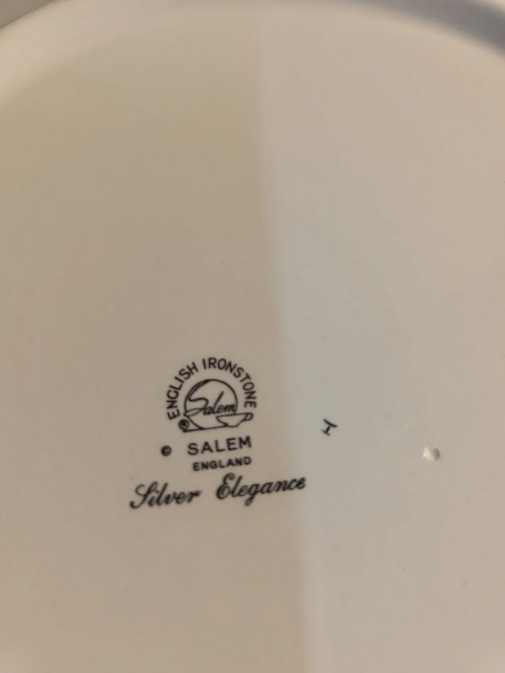 Covered Ceramic Casserole Dish - Cream